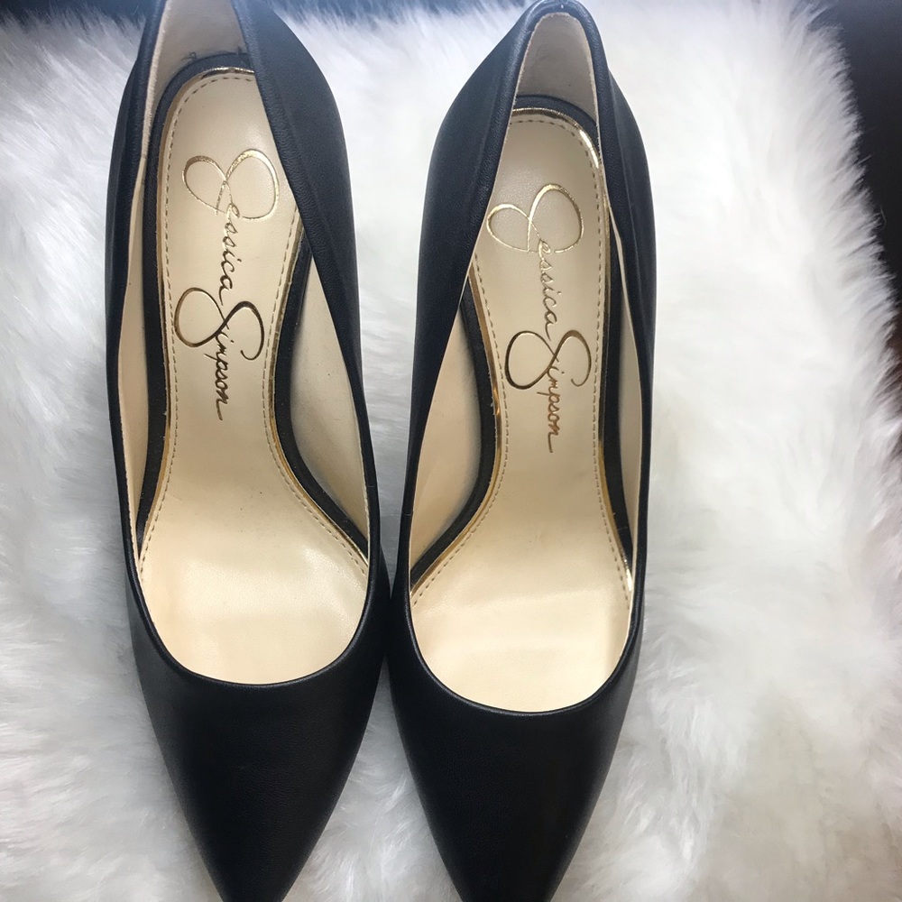 Beautiful Black Jessica Simpson pumps /Heels!  Ladies Size 6 1/2 medium